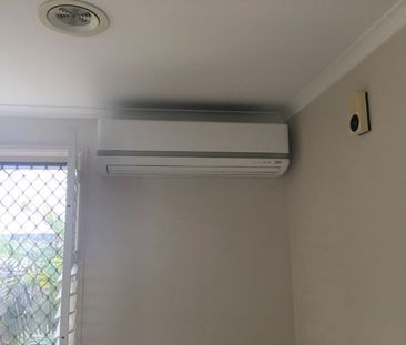 Room for the whole family plus a shed. - Photo 4