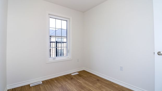 For Lease - 2025 Matteer Court Unit# Unit 20, Innisfil, Ontario - Photo 1