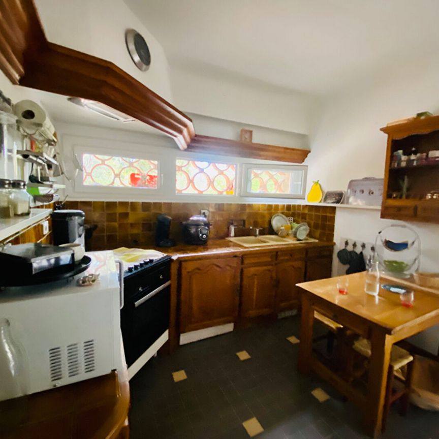 Rez de chaussée de villa T4, 119 M2 avec beau terrain, terrasse dans un endroit calme, - Photo 1