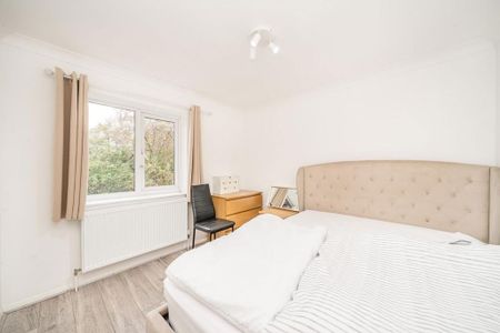 5 bedroom detached house to rent - Photo 2