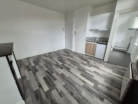 Location Appartement 1 pièce 22m² CAMBRAI 59400 - Photo 3
