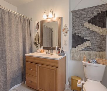 For Lease - 312 Quebec Avenue Unit# 5, Toronto, Ontario - Photo 3