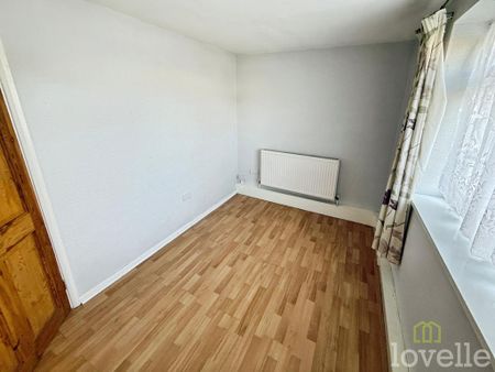 2 bedroom ground floor flat to rent - Photo 2