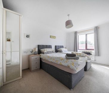 4 bedroom terraced house to rent - Photo 5