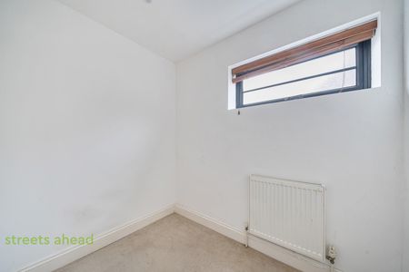 Paddock Gardens, London, SE19 - Photo 3