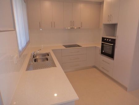 Two-Bedroom Villa in a Convenient Location - Photo 5