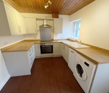 2 bedroom terraced house to rent - Photo 3