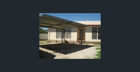 Centrally Located 3 Bedroom Home - Photo 4