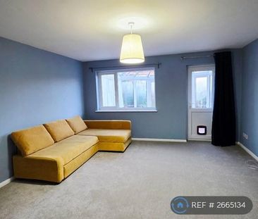 3 bedroom semi-detached house to rent - Photo 2