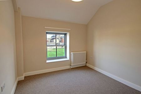 2 Bedroom - Photo 4
