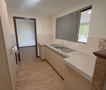 Comfortable Family Home with Large Yard - Photo 4