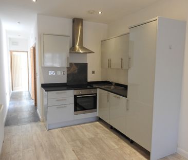 2 Bed Flat, Hallowell Avenue, CR0 - Photo 3