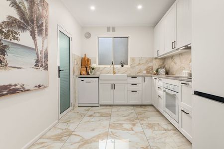 Fresh and Bright Lifestyle With Beachside Vibes - Photo 5