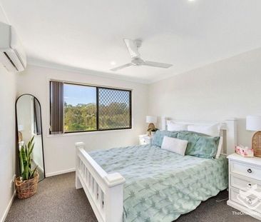 Pristine modern 3 bedroom townhouse - Photo 2