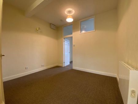 1 bedroom Flat To Let - Photo 2
