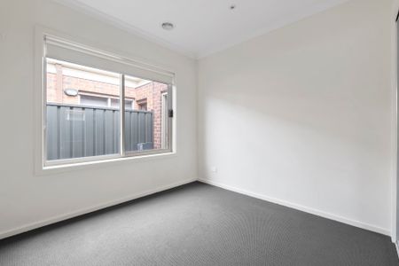 10 Colonial Way, - Photo 3