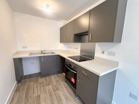 2 bedroom mid terrace to let - Photo 4