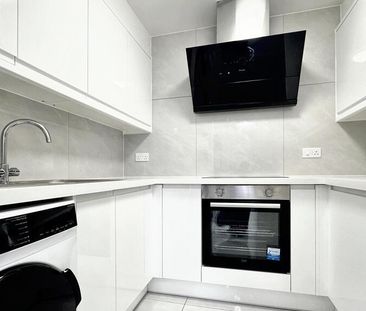 3 bedroom flat to rent - Photo 4