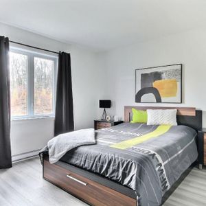 Superbe logement 4 1/2 + bureau à St-Nicolas, 2ème étage, climatisé, 2 STATIONNEMENTS EXTÉRIEURS INCLUS, LIBRE LE 1ier février 2026. - Photo 2