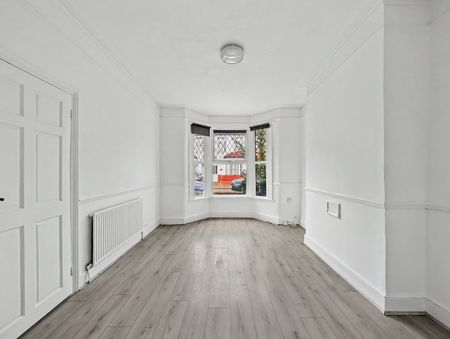 3 Bed Terraced House, Raynham Avenue, N18 - Photo 3
