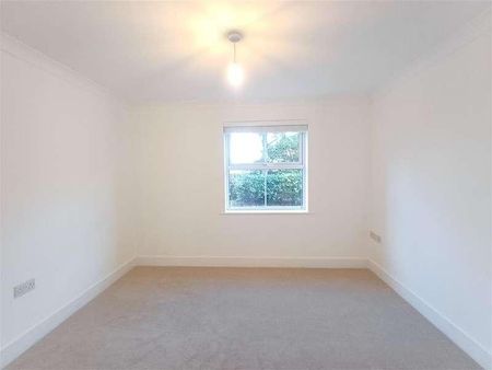 Tobermory Close, Langley, SL3 - Photo 4