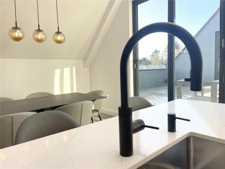 3 bedroom penthouse to rent - Photo 2