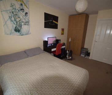 3 bedroom flat to rent - Photo 2