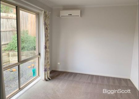 Comfortable and Well-Maintained Home in a Quiet Chadstone Location - Photo 3