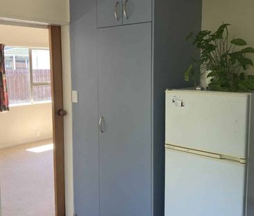 Three bedroom home - West Side! - Photo 5