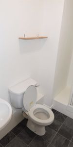 To Let 1 Bed Flat - Photo 4