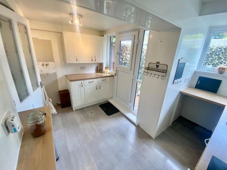 2 bedroom terraced house to rent - Photo 4