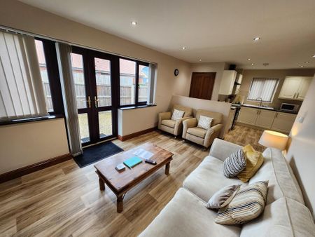 2 bedroom detached house to rent - Photo 3