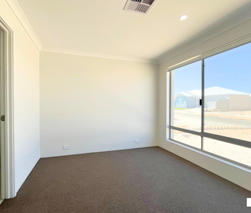 Modern & Minutes from the Beach - Photo 3