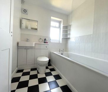 3 bedroom semi-detached house to rent - Photo 6