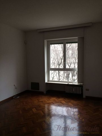 Четырёхкомнатная квартира в Милане - Photo 4