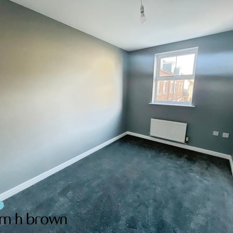 4 bedroom townhouse to rent - Photo 1