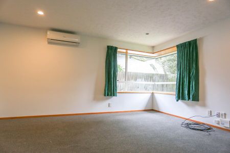 Immaculate 2 bedroom unit - Photo 4