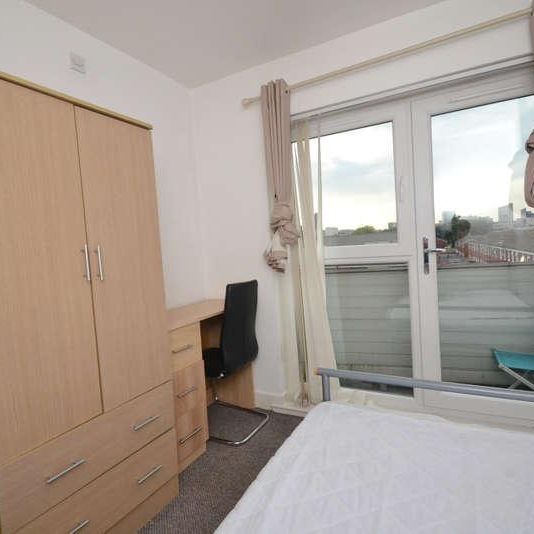 Plymouth View, Ardwick, Manchester, M13 - Photo 1