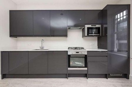 Tooting High Street, SW17 - Photo 3