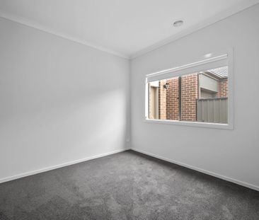 4 BEDROOMS | OPEN PLAN LIVING | OUTDOOR ENTERTAINMENT - Photo 4