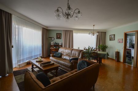 TWEE SLAAPKAMER APPARTEMENT MET RUIME GARAGE - Photo 2