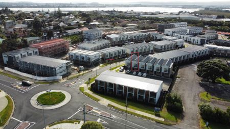 MANGERE BRIDGE, 3 BEDROOMS - Photo 3