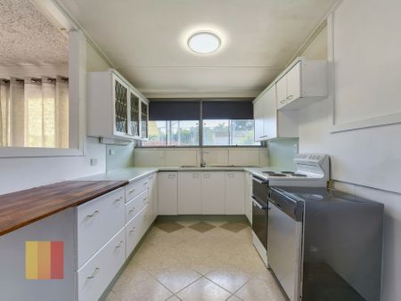 FAMILY FRIEINDLY, 3 BEDROOM HOME CLOSE TO EVERYTHING ! - Photo 5