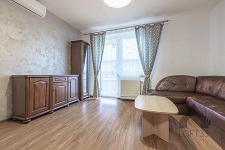 Klimatyzowane i wyposażone dwupokojowe mieszkanie w Bieńczycach w Krakowie do wynajęcia | Spacer 3D - Zdjęcie 4