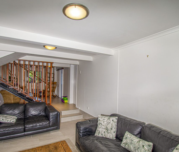 4 Cross St, Raceview QLD 4305 - House For Rent | Domain - Photo 1