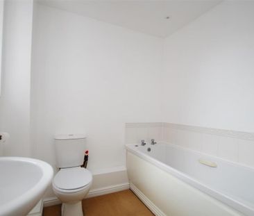 2 bedroom ground floor flat to rent - Photo 6