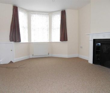 2 bedroom maisonette to rent - Photo 4