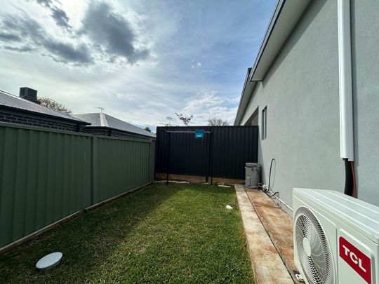 Modern Granny Flat including Water - Photo 1