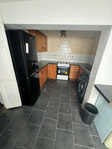 4 bedroom terraced house to rent - Photo 5