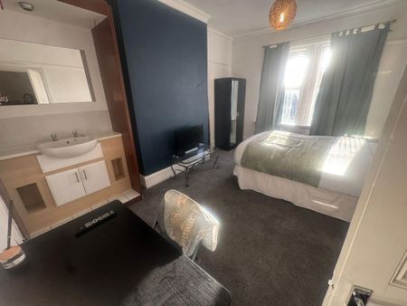 5 bedroom terraced house to rent - Photo 4